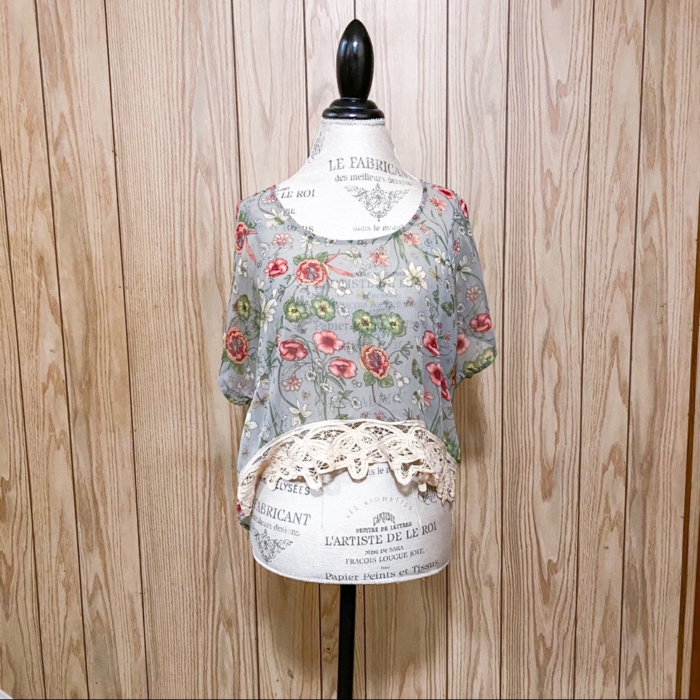 🎀Swimsuit coverup top S-M with Lace detail
